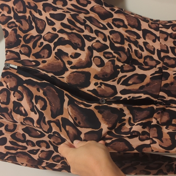 Babaton Leopard Print Long-Sleeved Dress - Picture 11 of 11